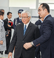 Dr David Low (right) accompanying President Tony Tan Keng Yam,
President of the Republic of Singapore (left), at an ARTC event in 2013