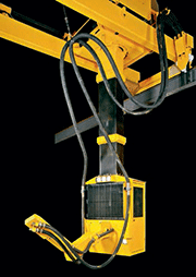Gantry robot equipped with a manipulator for blasting large components