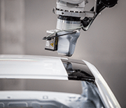 With its EcoPaintJet system, Dürr presents an automated application solution that ensures an unprecedented level of precision in applying sharp paint lines