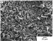Fig. 1: Aluminium oxide blasting particles with a particle size distribution of 9.0 µm ± 1.0 µm [6]