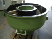Pictures 6 and 7 show, respectively: before and after the Rollwasch re-lining service, which is offered on a multi-brand basis, for the most popular brands and types of working bowls in Europe