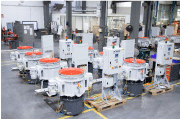 The pre-commissioning of the first eleven wheel finishing machines took place virtually in September 2021. With live streaming, the 3-step mass finishing process in the FBA 24/2 was broadcast from Germany to the United States