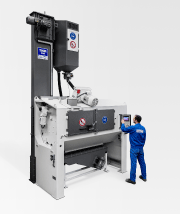 The compact troughed-belt continuous shot-blast system THM 300/1 combines the small footprint of batch machines with the advantages of continuous feed operation