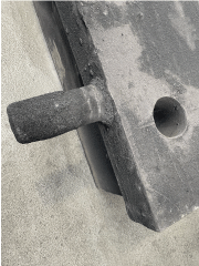 The aim of the blasting is to remove sand from the workpieces