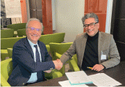 Signature of the joint-venture agreement between 2Effe Engineering and Winoa (left : Mr. Gianpaolo MARCONI, Co-founder and CEO of 2Effe Engineering; right : Mr. Ramesh KRISHNAN, CEO of Winoa)