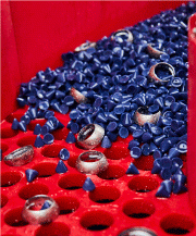 At the exit of their processing channel rotary vibrators are equipped with an integrated screen that allows the separation of the finished work pieces from the processing media