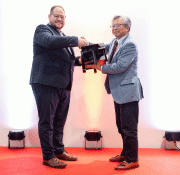 From left to right: Andreas Bügener, Managing Director of Sinto AGTOS GmbH, and Atchi Nagai, President of SINTOKOGIO LTD.