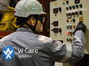 W Care expert operating the monitoring board
