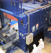 Custom-made shot-blasting machine for the process for destroying radioactive elements 
