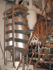The spiral separator guarantees a constant high blast media quality by discharging broken down and deformed blast media